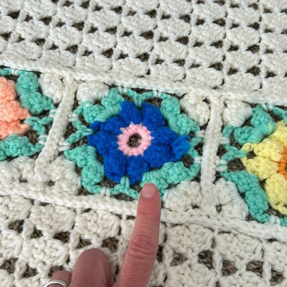 Vintage Hand Crocheted Granny Floral Cottagecore Boho Throw Blanket Afghan - Picture 7 of 11